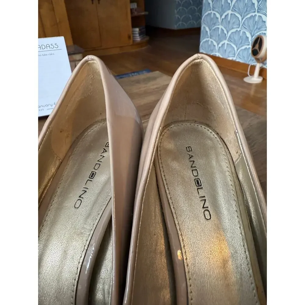 6/$25 Bandolino Beige Patent Leather Rounded Toe